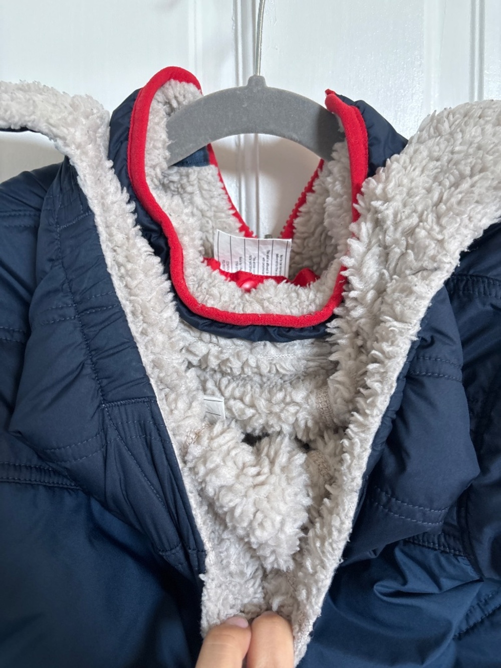 Patagonia Navy with red trimmings - Picture 4 of 4
